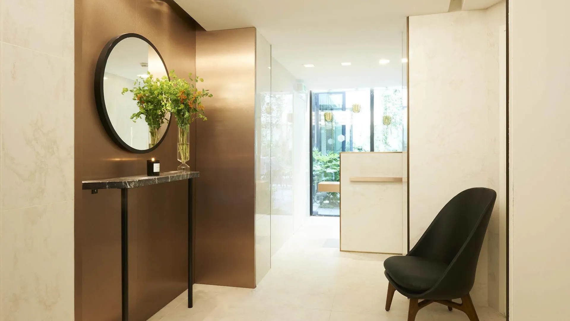 Perpetual Elysee Montaigne Hotel
