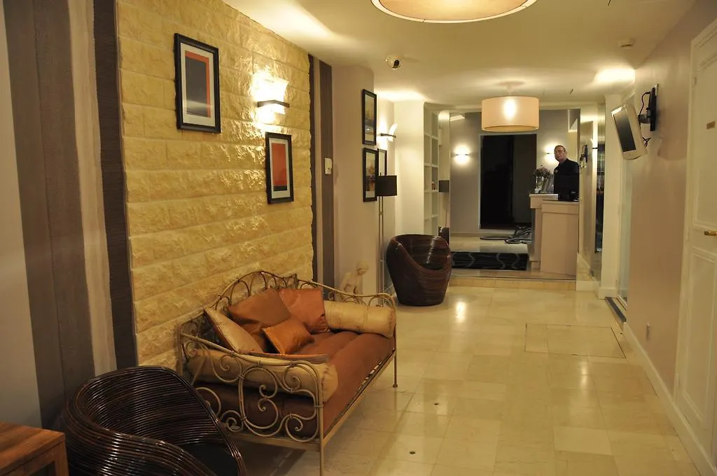 Perpetual Elysee Montaigne 4* Parigi