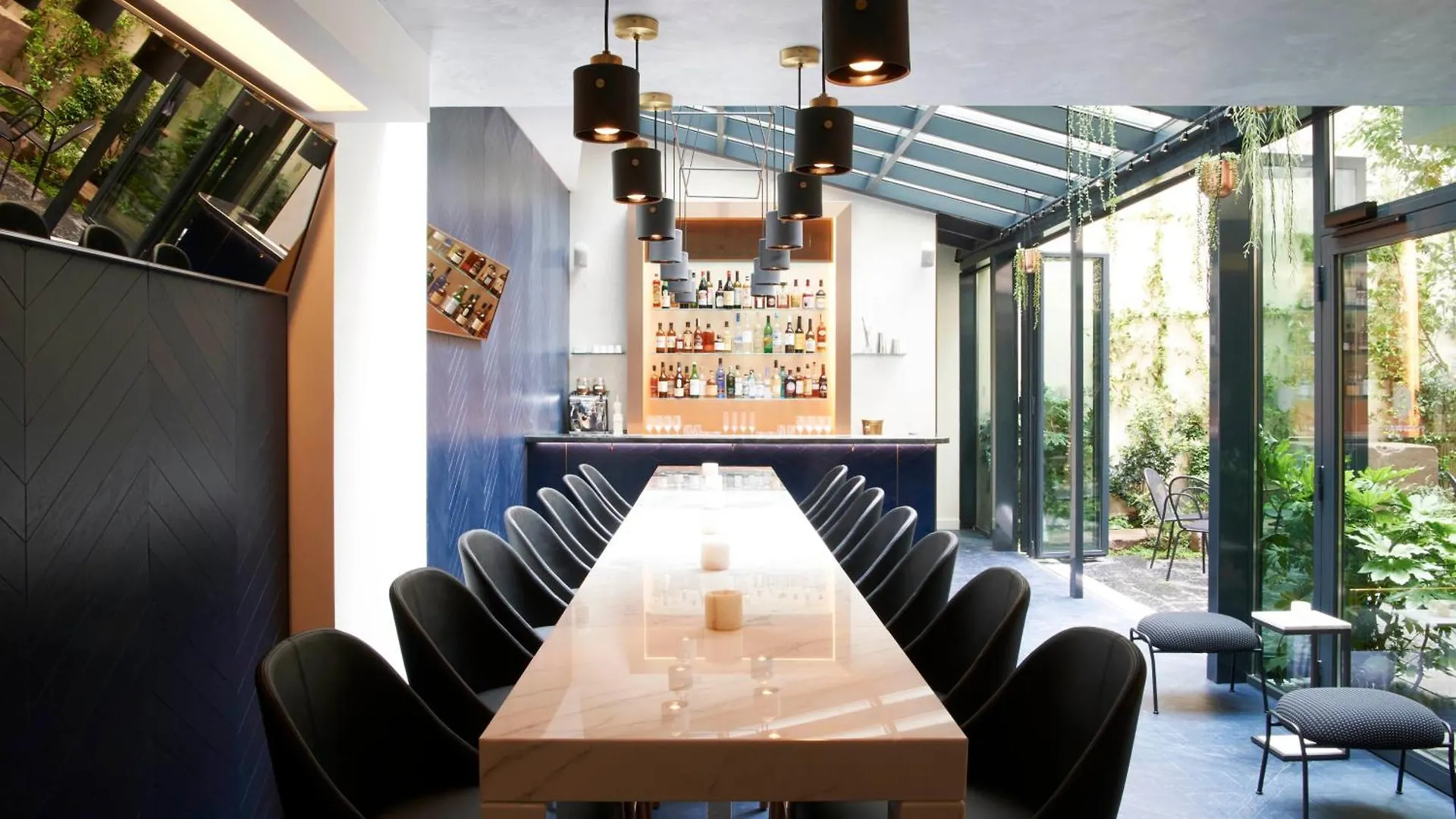 Perpetual Elysee Montaigne Hotel 4*