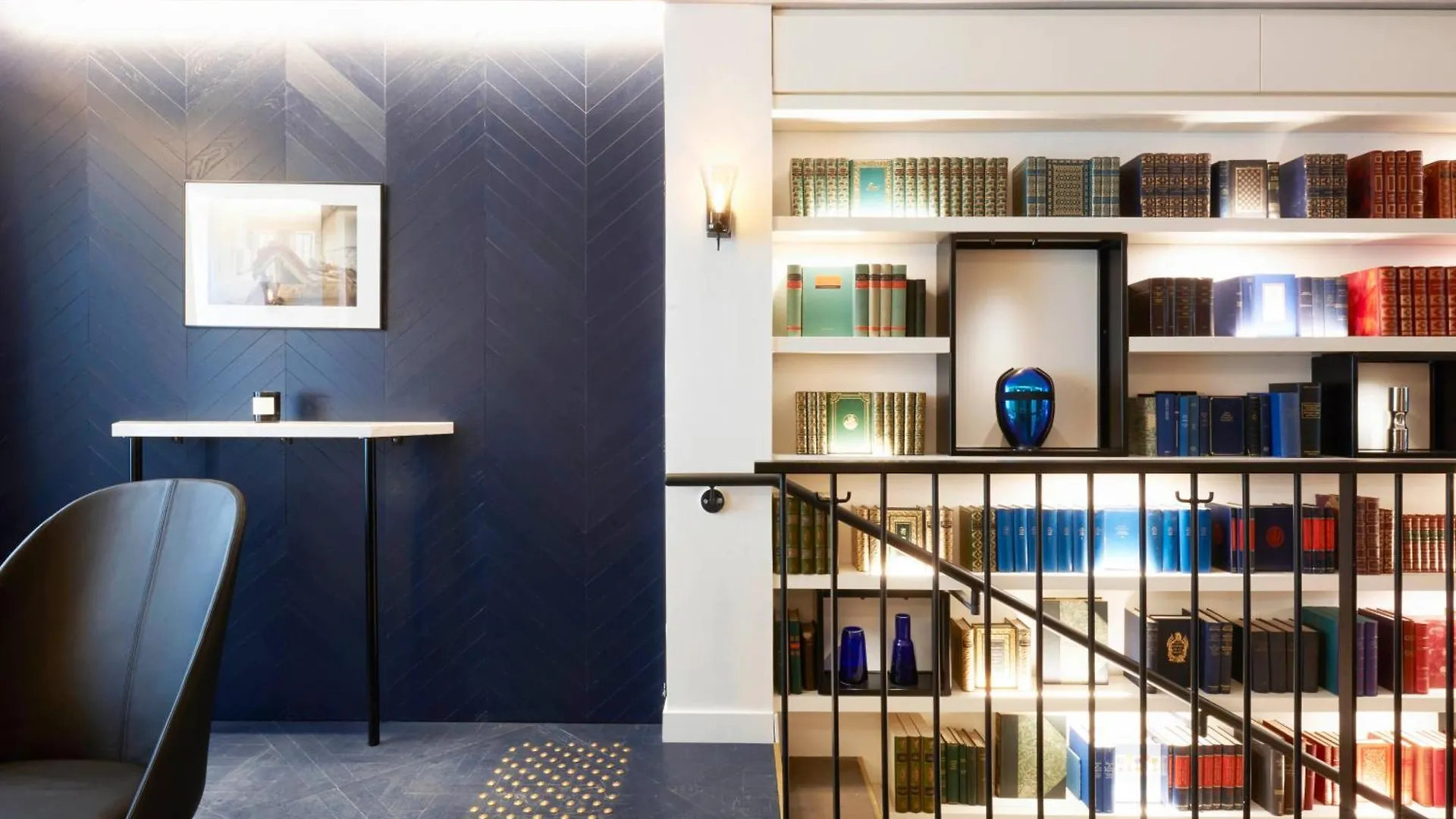 Perpetual Elysee Montaigne Hotel 4*