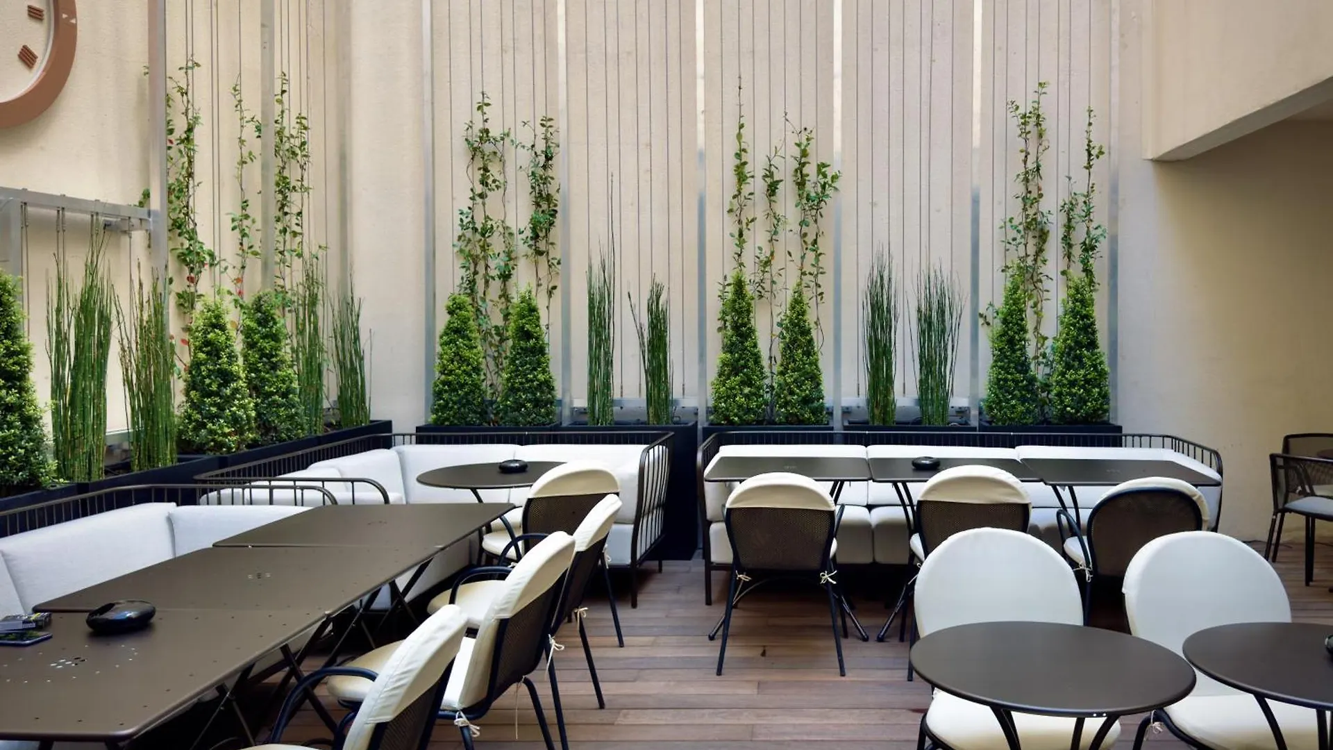 Hotel Perpetual Elysee Montaigne 4*