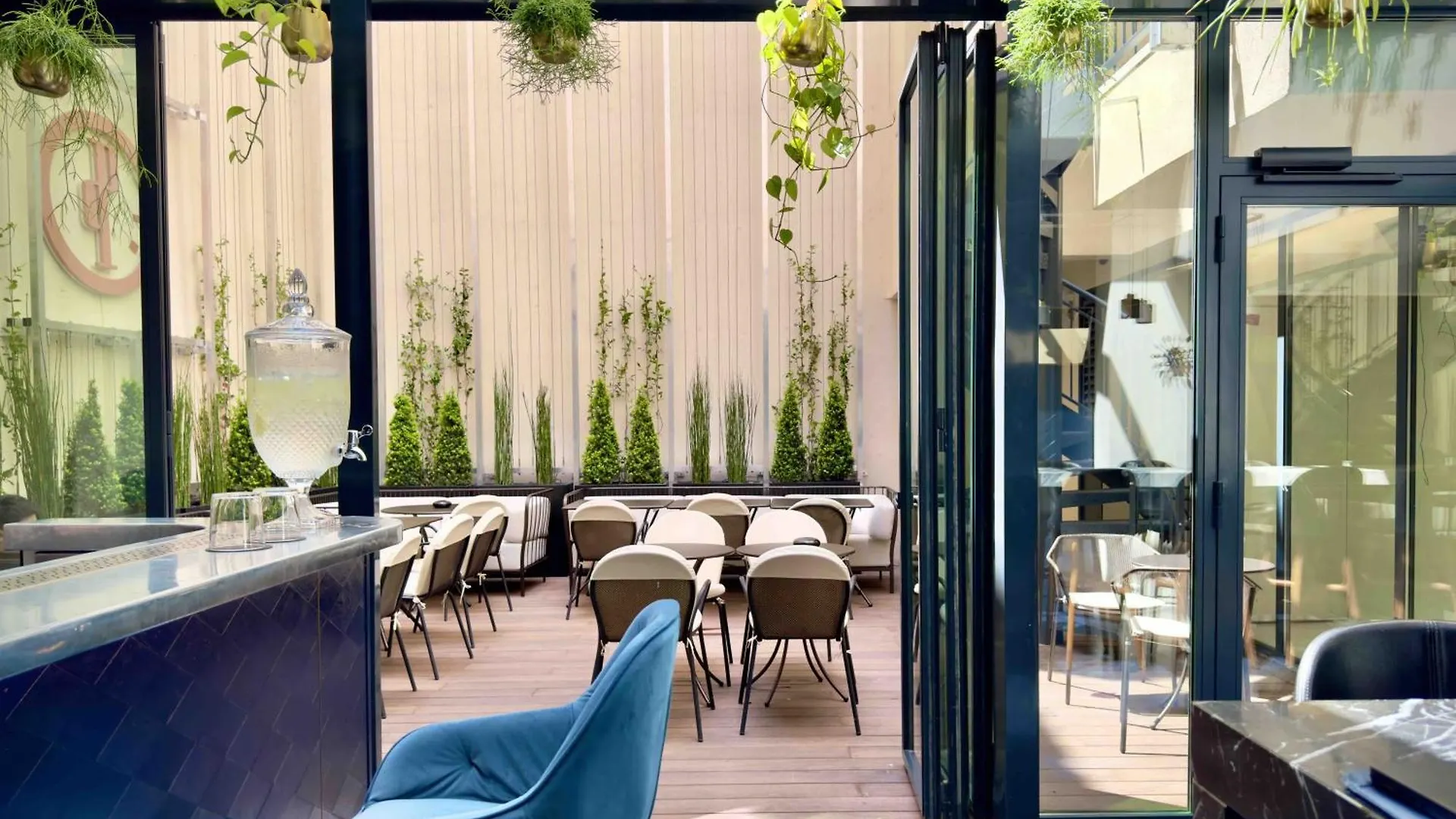 Perpetual Elysee Montaigne Hotel