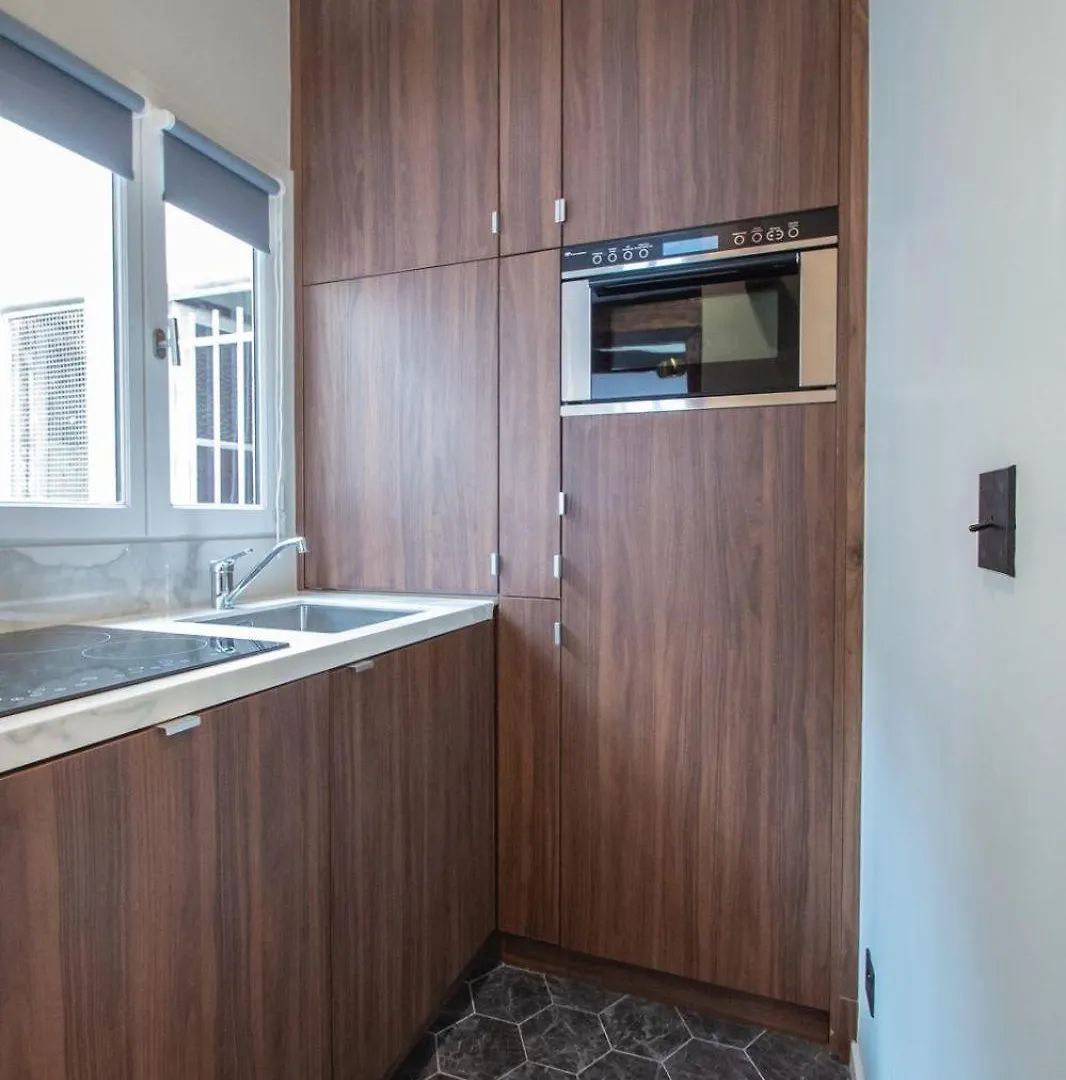 Perpetual Elysee Montaigne Hotel 4*