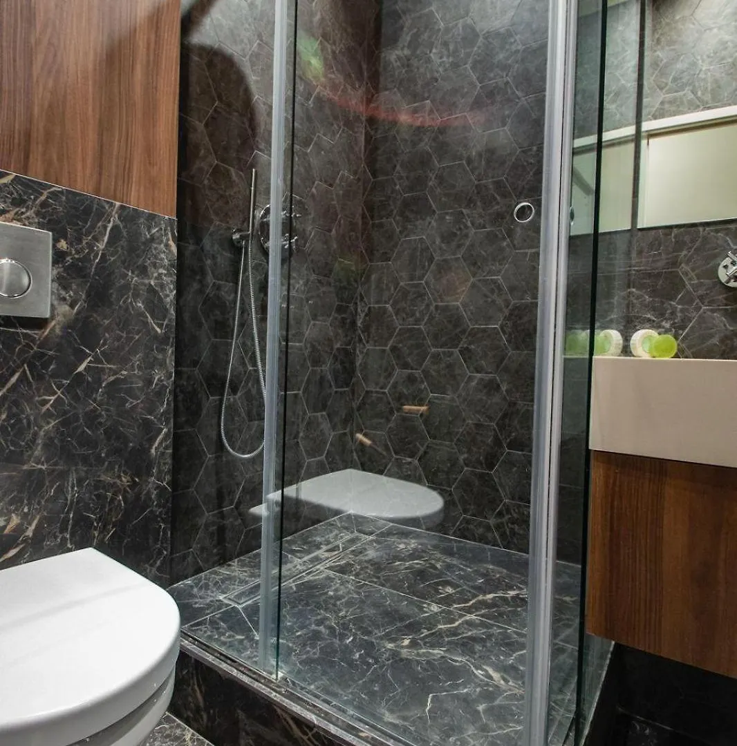 Hotel Perpetual Elysee Montaigne 4*