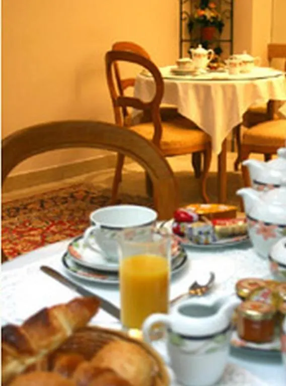 Hotel Perpetual Elysee Montaigne 4*