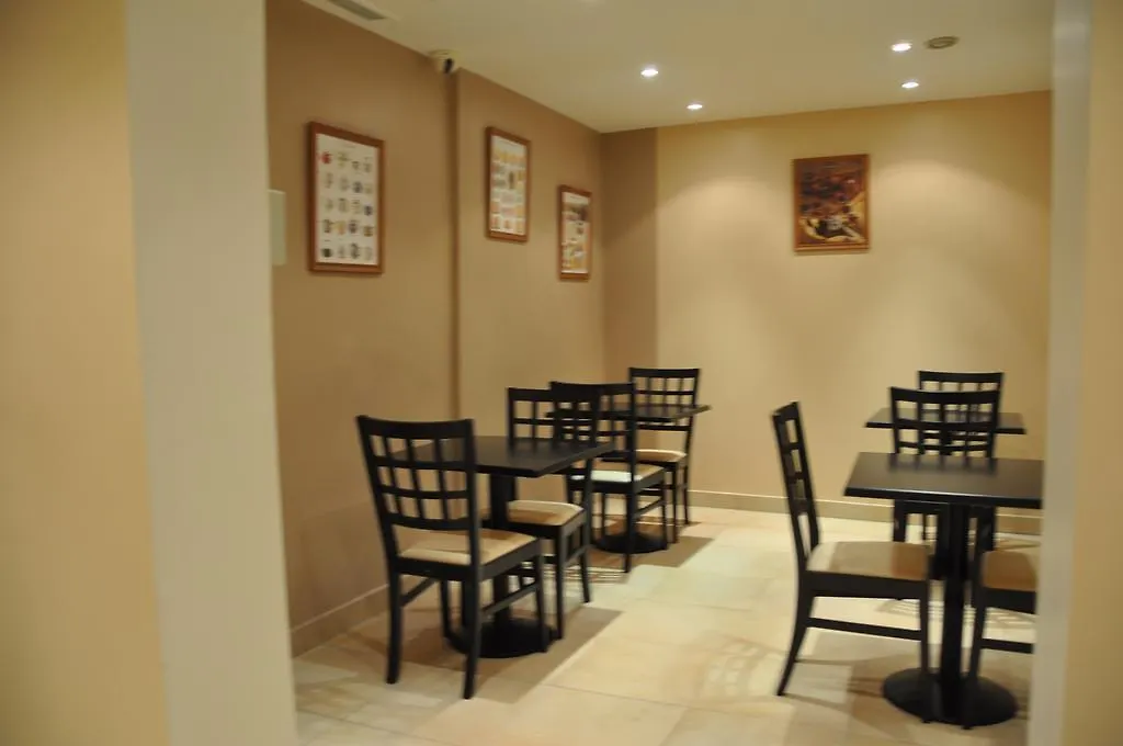 Perpetual Elysee Montaigne Hotel 4*
