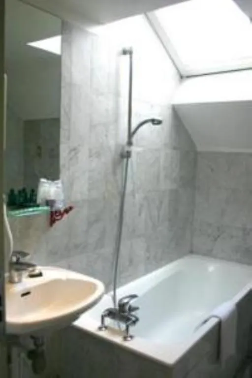 Отель Perpetual Elysee Montaigne 4*