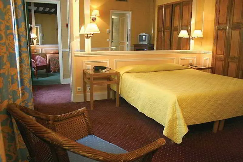 Отель Perpetual Elysee Montaigne 4*